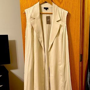 J.Jill Oatmeal colored sleeveless duster jacket